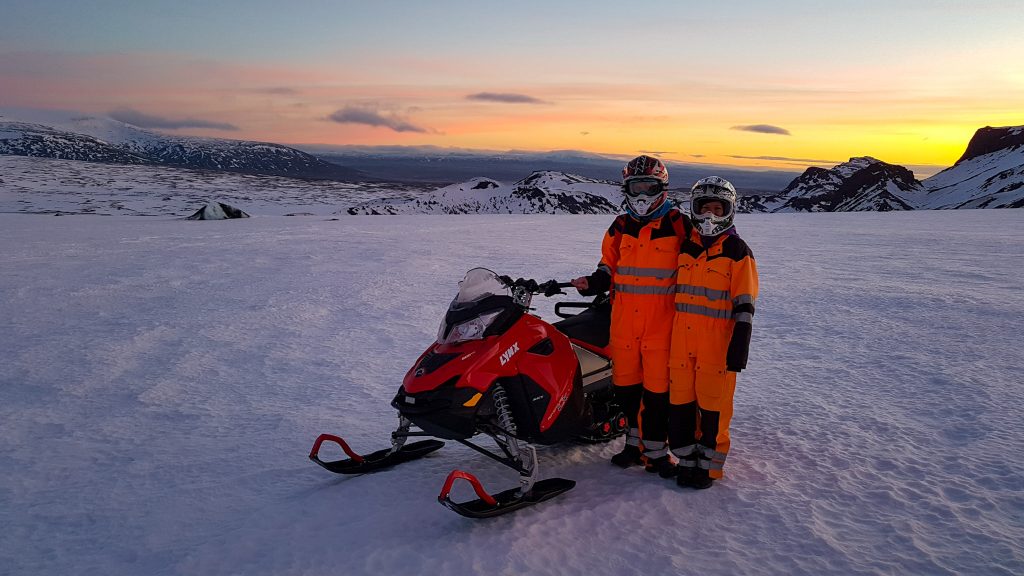 Snowmobillal a Langjokull gleccseren télen - Hello Izland
