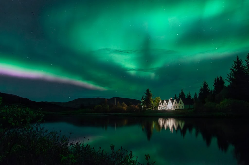 Sarki fény a Thingvellir Nemzeti Park temploma fölött