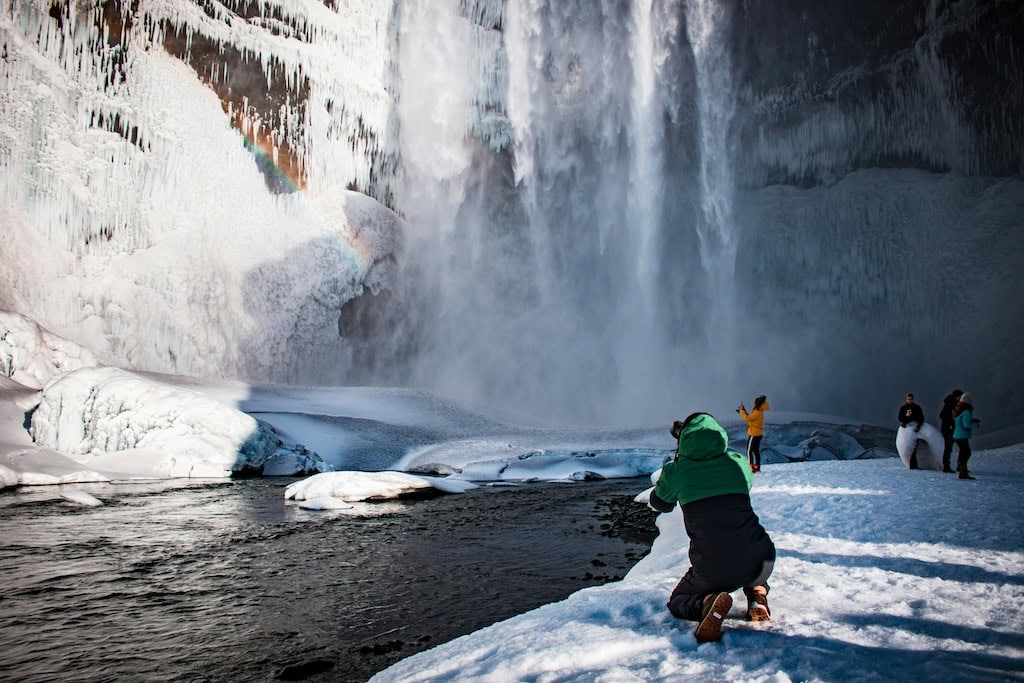Skógafoss vízesés Izlandon télen