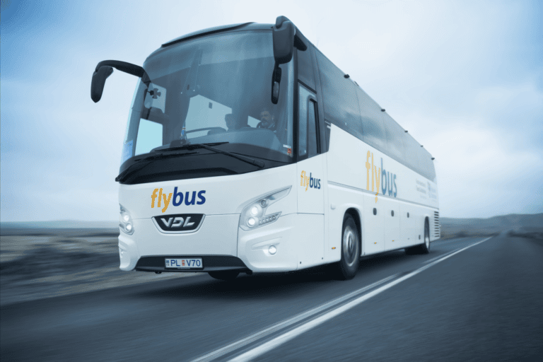 Flybus reptéri transzfer Izlandon: jegyek, menetrend, tippek