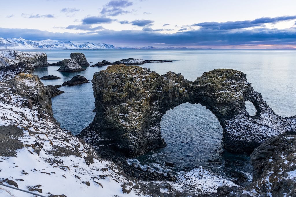 izland snaefellsnes eastwest arnarstapi gatklettur 01