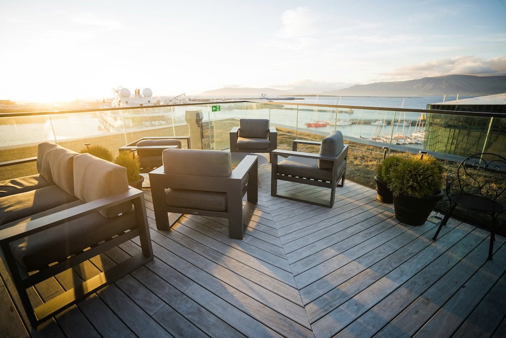Kilátás egy hotel teraszáról Reykjavíkban