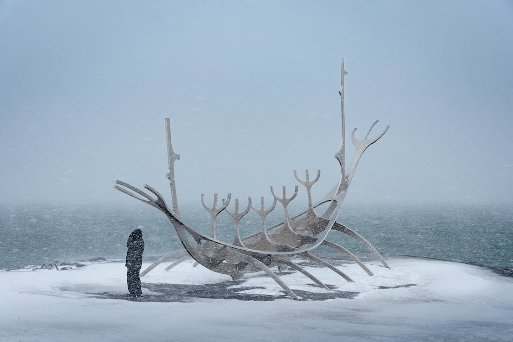 Sun Voyager szobor hóval borítva, Reykjavik partján