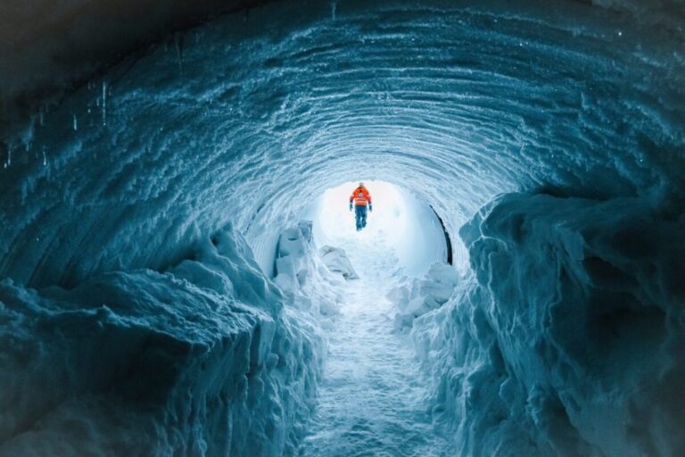Langjökull Into the glacier Izland jégbarlang túra-3