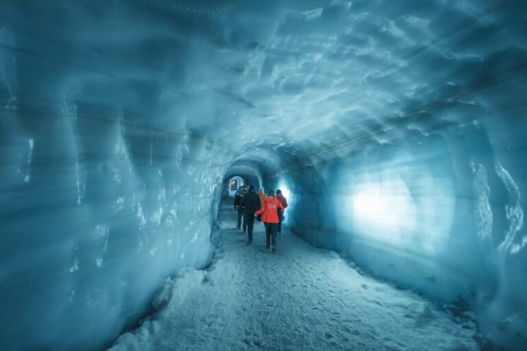 Langjökull Into the glacier Izland jégbarlang túra-5